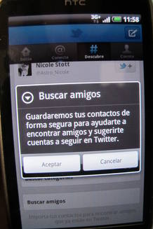 Twitter solicita permiso al usuario para acceder a su agenda de contactos y guardar sus datos Twitter solicita permiso al usuario para acceder a su agenda de contactos y guardar sus datos