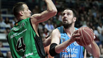 El FIATC Joventut se luci&oacute; contra el Asefa Estudiantes, al que se impuso tras batir el r&eacute;cord hist&oacute;rico de triples de la Liga Endesa, anotando 20 de 35 intentos (75-112)