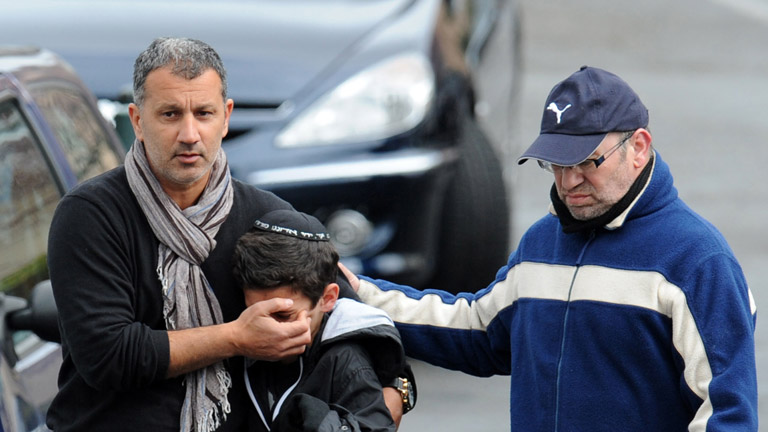 Conmoci&oacute;n en toda Francia por el asesinato en una escuela jud&iacute;a