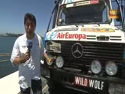Ver v&iacute;deo  'As&iacute; es el cami&oacute;n en el que el equipo de TVE vivir&aacute; el Dakar 2012'
