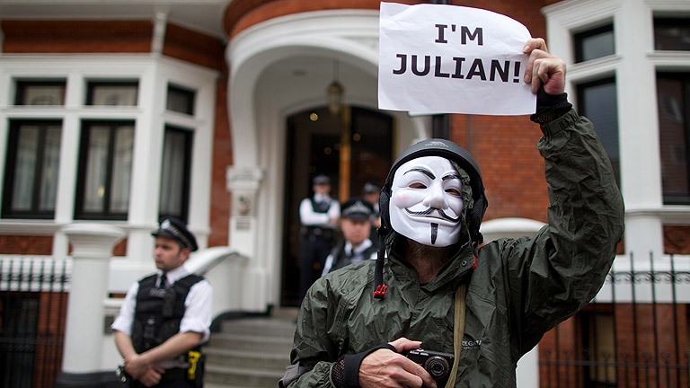 Ecuador condece asilo pol&iacute;tico a Julian Assange