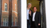 Ir al Video&nbsp;Assange, un a&ntilde;o 'refugiado' en la embajada de Ecuador en Londres con el ciberespionaje en auge