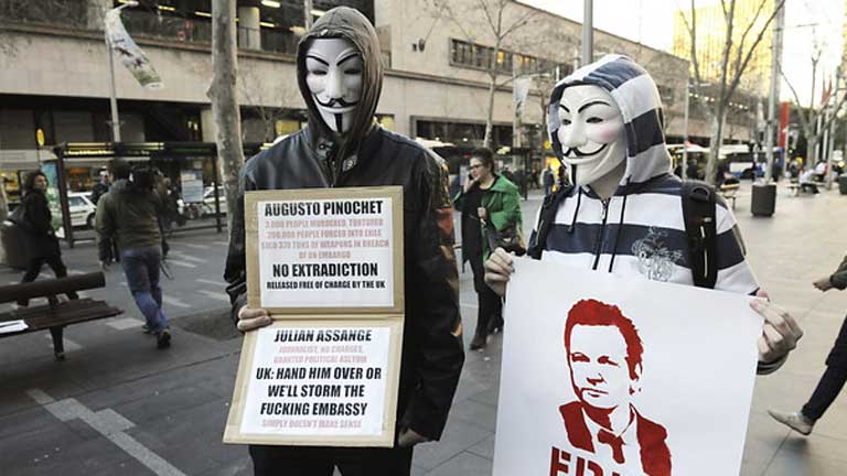 Assange podr&iacute;a ser arrestado si sale a las calles de Londres