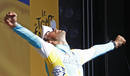 Finalmente, Contador aventaj&oacute; en 31 segundos a Schleck y celebraba as&iacute; de exultante la consecuci&oacute;n del triunfo final, a las puertas de Par&iacute;s.