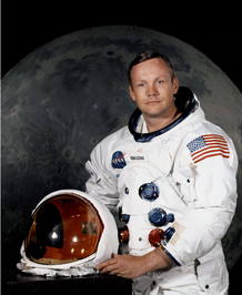 El astronauta estadounidense Neil Amstrong, el primer hombre en pisar la luna, ha muerto a los 82 a&ntilde;os