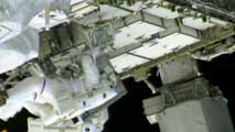 Ir al Video&nbsp;Astronautas de la ISS intentan localizar la fuga de amoniaco