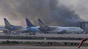 Al menos 27 muertos en un ataque talibán al aeropuerto de Karachi, el mayor de Pakistán