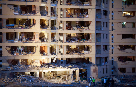 Al menos 46 heridos al estallar una furgoneta bomba en una casa cuartel de Burgos
