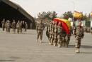 Los compa&ntilde;eros de los militares asesinados en el atentado de Afganist&aacute;n han querido rendir el &uacute;ltimo homenaje a los militares muertos.
