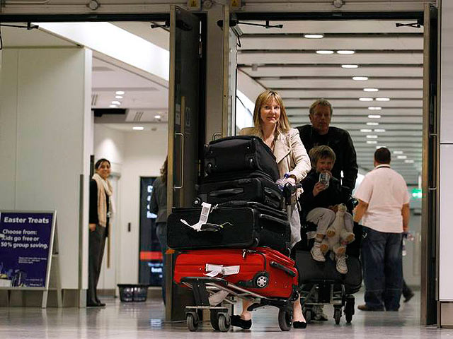 Aterriza el primer avi&oacute;n en Londres