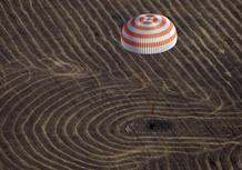 ATERRIZA LA SOYUZ EN LA QUE VIAJABAN DOS ASTRONAUTAS Y GUY LALIBERT&Eacute;