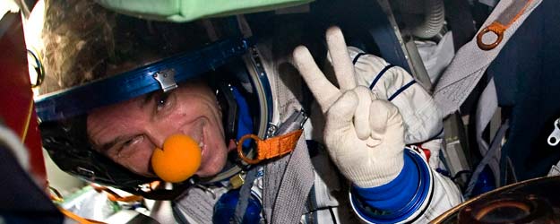 ATERRIZA LA SOYUZ EN LA QUE VIAJABAN DOS ASTRONAUTAS Y GUY LALIBERT&Eacute;