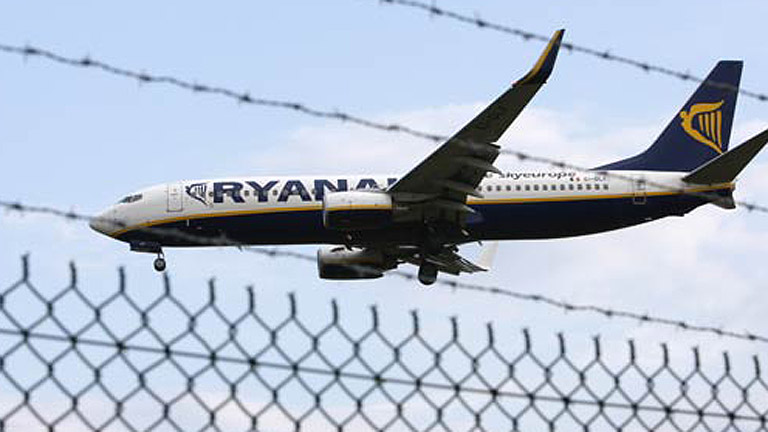 Aterrizaje de emergencia en El Prat de un avi&oacute;n de Ryanair que iba a Reus