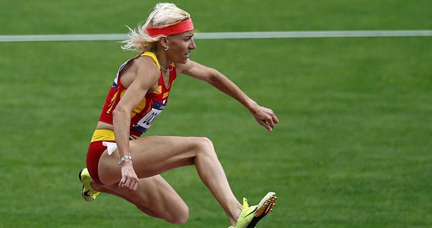 La atleta espa&ntilde;ola Marta Dom&iacute;nguez durante su serie de los 3000 metros obst&aacute;culos en Londres.
