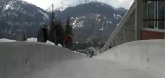 El piloto de skeleton Ander Mirambell baja por la pista de Whistler