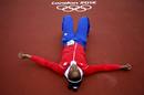 La atleta Yipsi Moreno de Cuba se relaja antes de competir en la clasificaci&oacute;n femenina de lanzamiento de martillo de los Juegos.
