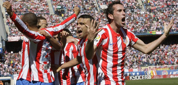 Los jugadores del Atlético de Madrid celebran uno de los dos goles frente al Granada