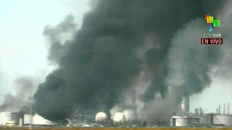 Aumentan a 24 los muertos en la explosión de una refinería en Venezuela