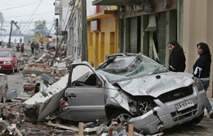 Ver v&iacute;deo  'Aumentan las criticas al gobierno en Chile por la falta de ayuda internacional y porque no se avisara a tiempo del tsunami'