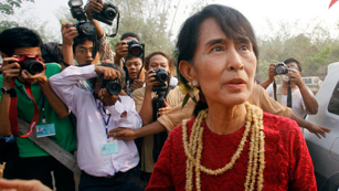 Ver vídeo  'Aung Sang Suu Kyi consigue un escaño histórico en las elecciones birmanas'