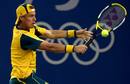 El australiano, actualmente n&uacute;mero 38 en el r&aacute;nking ATP, devuelve una bola a Rafa Nadal.