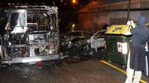 UN AUTOB&Uacute;S Y CINCO COCHES CALCINADOS EN EL BARRIO BILBA&Iacute;NO DE REKALDE