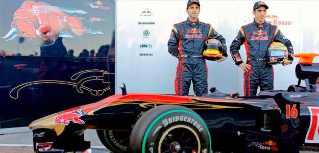 El piloto español de Toro Rosso, Jaime Alguersuari, y su compañero, el suizo Sebastien Buemi El piloto español de Toro Rosso, Jaime Alguersuari, y su compañero, el suizo Sebastien Buemi