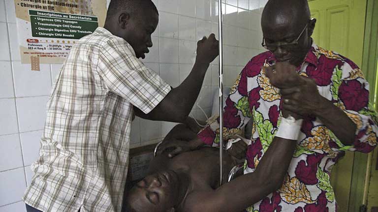Una nueva avalacha deja una docena de muertos en Angola mientras Costa de Marfil sigue de luto 