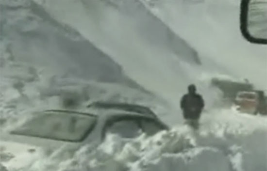 28 muertos en una avalancha de nieve en Afganist&aacute;n