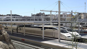 Ver vídeo  'El AVE llega hoy a Alicante y se cierra una obra que ha costado 1.900 millones de euros'