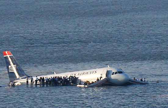 Ver v&iacute;deo  'Un avi&oacute;n cae en el r&iacute;o Hudson de Nueva York'