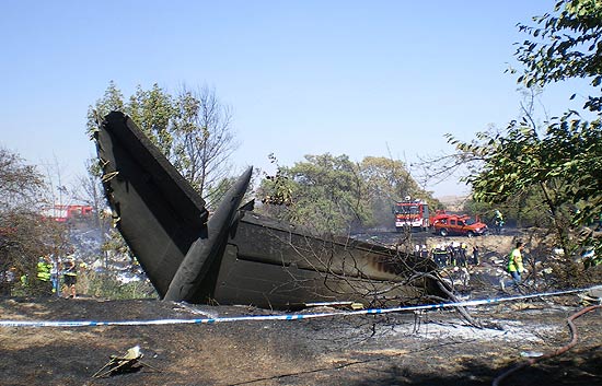 El avi&oacute;n de Spanair habr&iacute;a impactado en el suelo por la zona de la cola