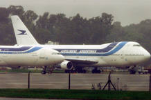 Aviones de Aerolíneas Argentinas en el aeropuerto de Buenos Aires Aviones de Aerolíneas Argentinas en el aeropuerto de Buenos Aires