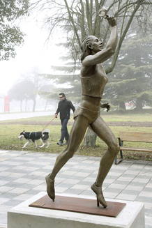 El alcalde de Palencia, Alfonso Polanco (PP), ha instado al artista Luis Alonso a retirar en el plazo de 24 horas la escultura dedicada a la atleta Marta Domínguez El alcalde de Palencia, Alfonso Polanco (PP), ha instado al artista Luis Alonso a retirar en el plazo de 24 horas la escultura dedicada a la atleta Marta Domínguez