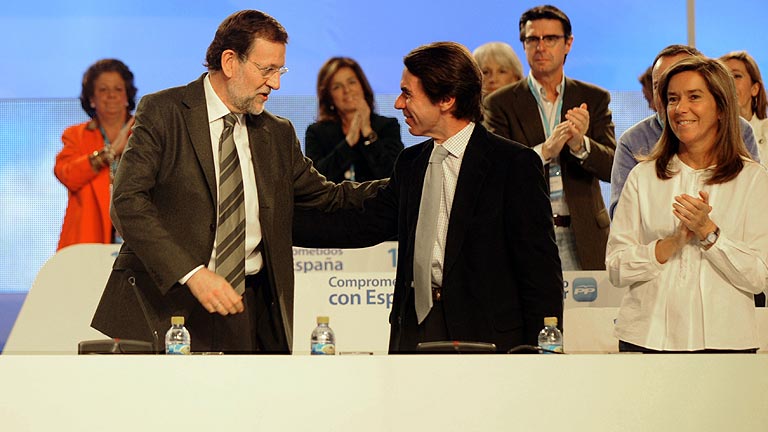 Jos&eacute; Mar&iacute;a Aznar muestra su apoyo a Mariano Rajoy en su intervenci&oacute;n en el plenario