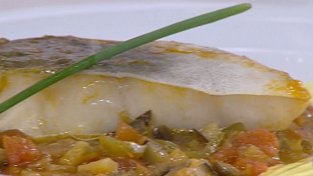 Saber cocinar - Bacalao en salsa de pimientos y berenjena 