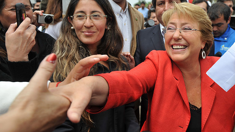Bachelet retoma su campaña electoral en Chile