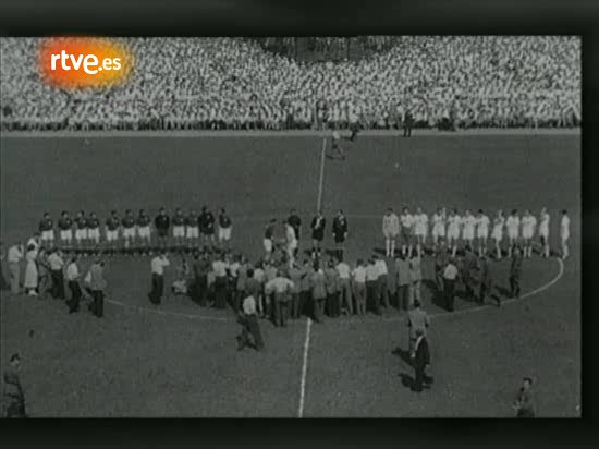 Cuando el balonmano se jugaba en campos de f&uacute;tbol