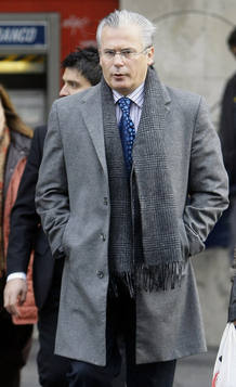 El juez de la Audiencia Nacional, Baltasar Garzon, en una foto del 4 de febrero de 2004, a su llegada a la Audiencia Nacional, en Madrid. El juez de la Audiencia Nacional, Baltasar Garzon, en una foto del 4 de febrero de 2004, a su llegada a la Audiencia Nacional, en Madrid.