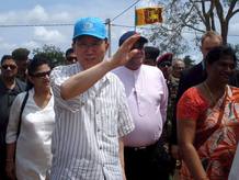 Ban Ki-moon, secretario general de la ONU, durante su visita a los campos de refugiados. Ban Ki-moon, secretario general de la ONU, durante su visita a los campos de refugiados.