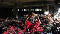Ir al Video&nbsp;En Bangladesh, un incendio en un taller textil causa al menos 8 muertos