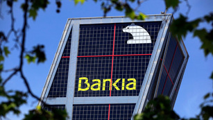 Ver v&iacute;deo  'Bankia se hunde m&aacute;s de un 26% en la Bolsa y la prima de riesgo supera los 500 puntos'