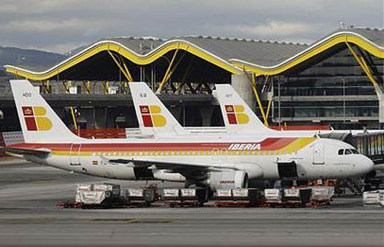 Barajas sigue viviendo importantes retrasos