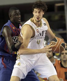 Ante Tomic, con la camiseta del Madrid, durante un partido del 'playoff' de la final de la Liga Endesa