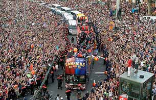 Ver v&iacute;deo  'Barcelona aclama a los h&eacute;roes de Roma'