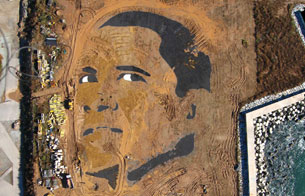 Ver v&iacute;deo  'En Barcelona podemos ver un retrato gigante de Obama hecho con arena y piedras'