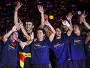 Los jugadores azulgranas celebran en el Camp Nou la consecuci&oacute;n de la Champions.