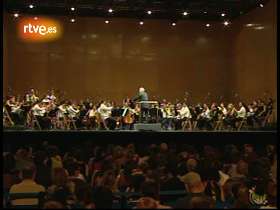 Daniel Barenboim  y la orquesta West-East Divan interpretan la 'Pastoral' de Beethoven en la Plaza Mayor