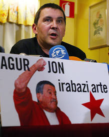 Arnaldo Otegi, en un acto de homenaje al histórico dirigente de Herri Batasuna Jon Idígoras. Arnaldo Otegi, en un acto de homenaje al histórico dirigente de Herri Batasuna Jon Idígoras.