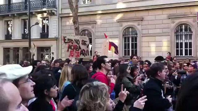 Batucada en la protesta de indignados en Par�s